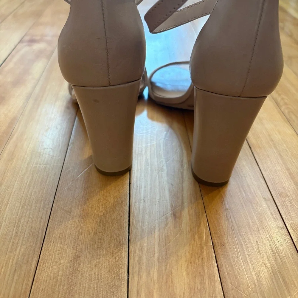 Vince Camuto Corlina Wmns Nude Leather Ankle Strap Block Heel Sandals Size 7M 37
